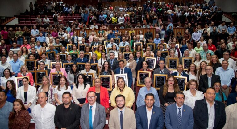 Entrega el Rector Jesús Madueña el Reconocimiento “Lic. Eustaquio Buelna Pérez”