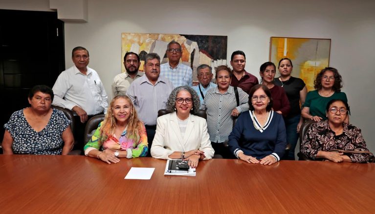 Gobernadora Graciela Domínguez Nava se reunió con la Asociación de Jubilados de la UAS
